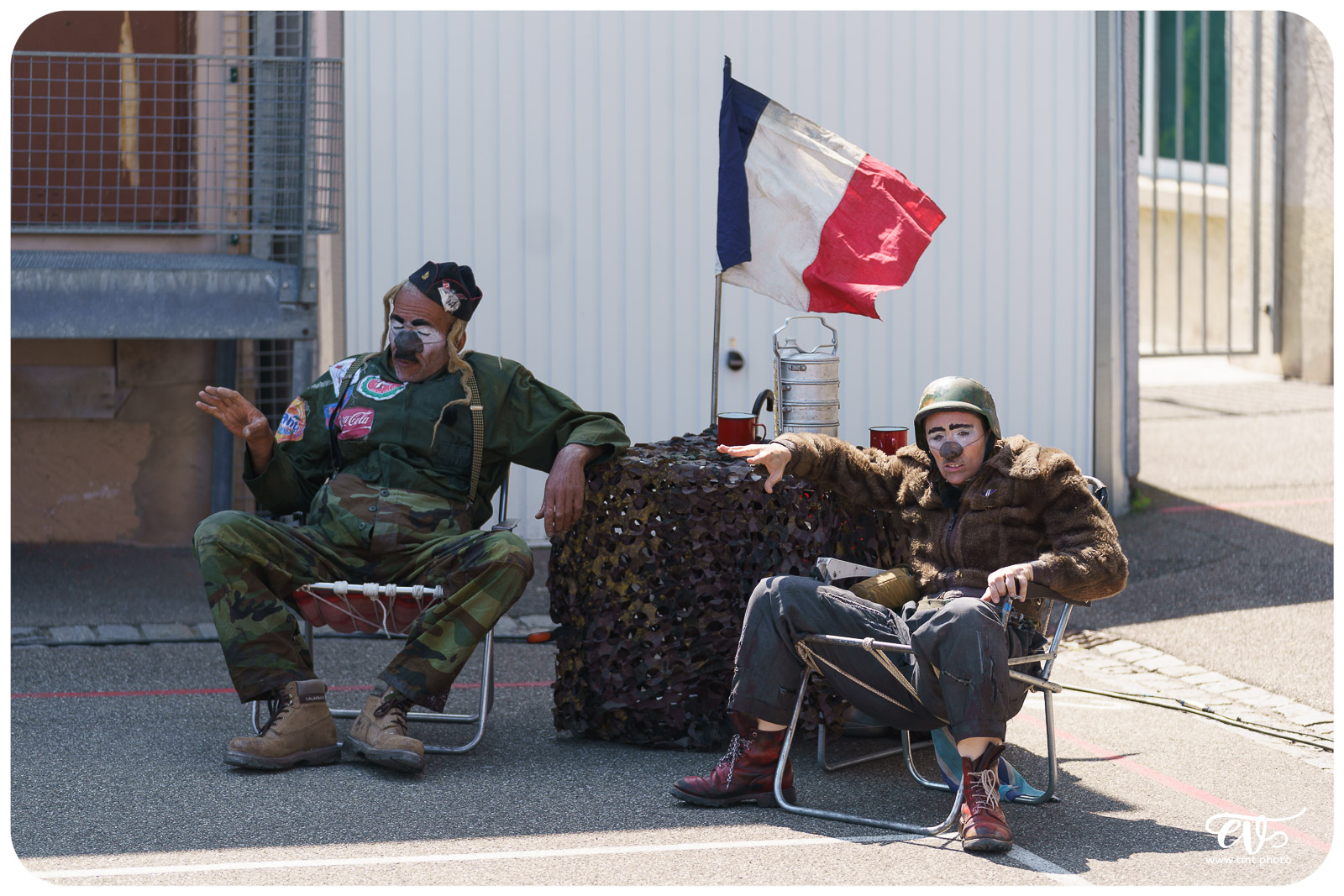 EN ATTENDANT LE 3ÈME TYPE (THÉÂTRE DE CANIVEAU)